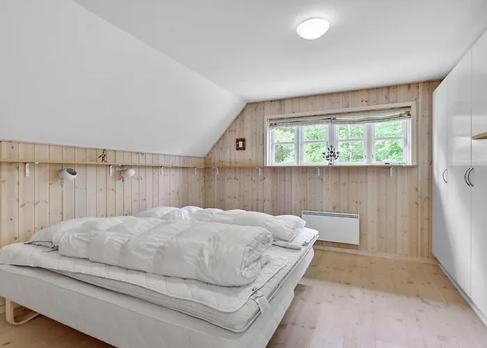 Дом отдыха Lovely In With Sauna